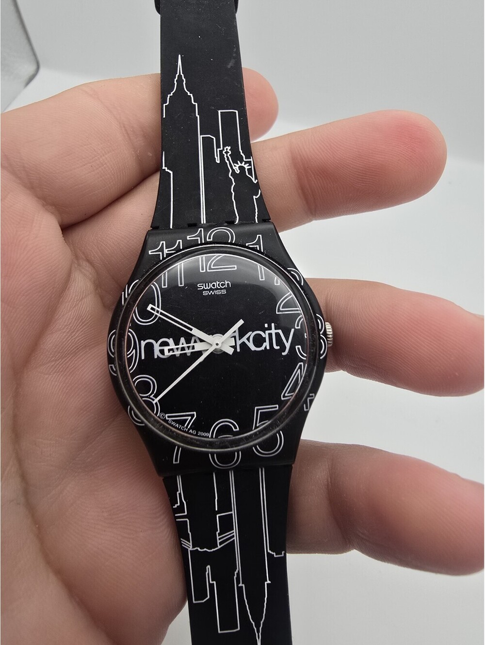 SWATCH SPECIAL 2016  GZ209 Lines In The Sky NY City New York Very Good